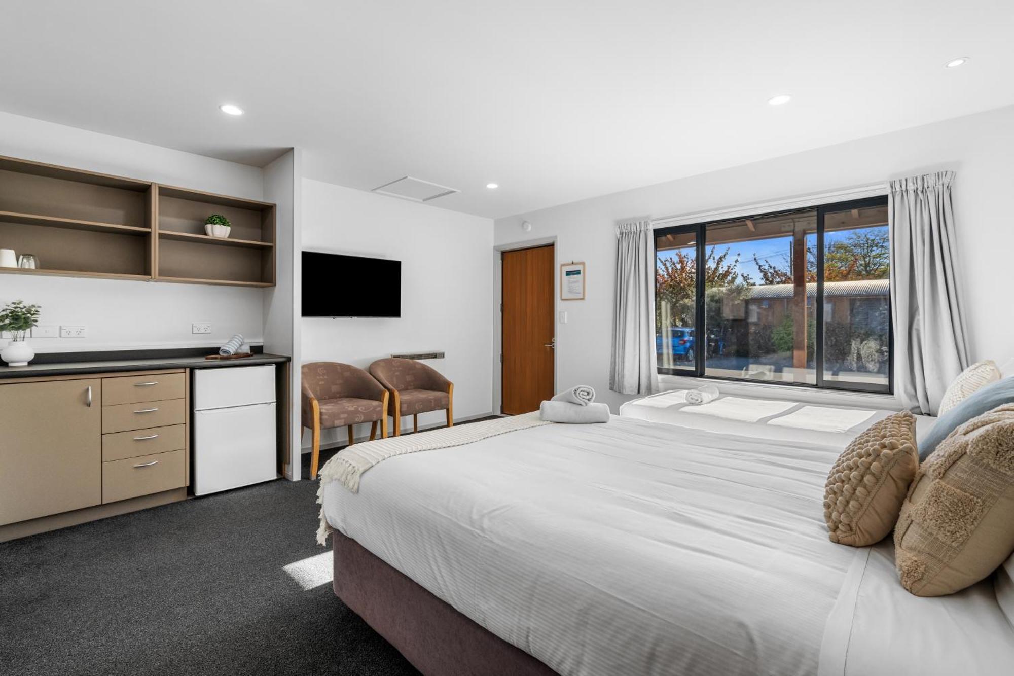 Tasman Holiday Parks - Te Anau Exterior foto A studio apartment in Australia